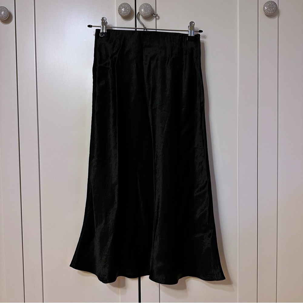 LIKE NEW Aritzia Babaton Slip Satin Midi Skirt - Black - Size 0